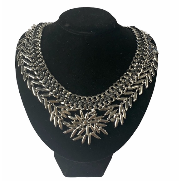 BCBGMaxAzria Jewelry - BCBGMAXAZRIA • Dress up / down Statement necklace